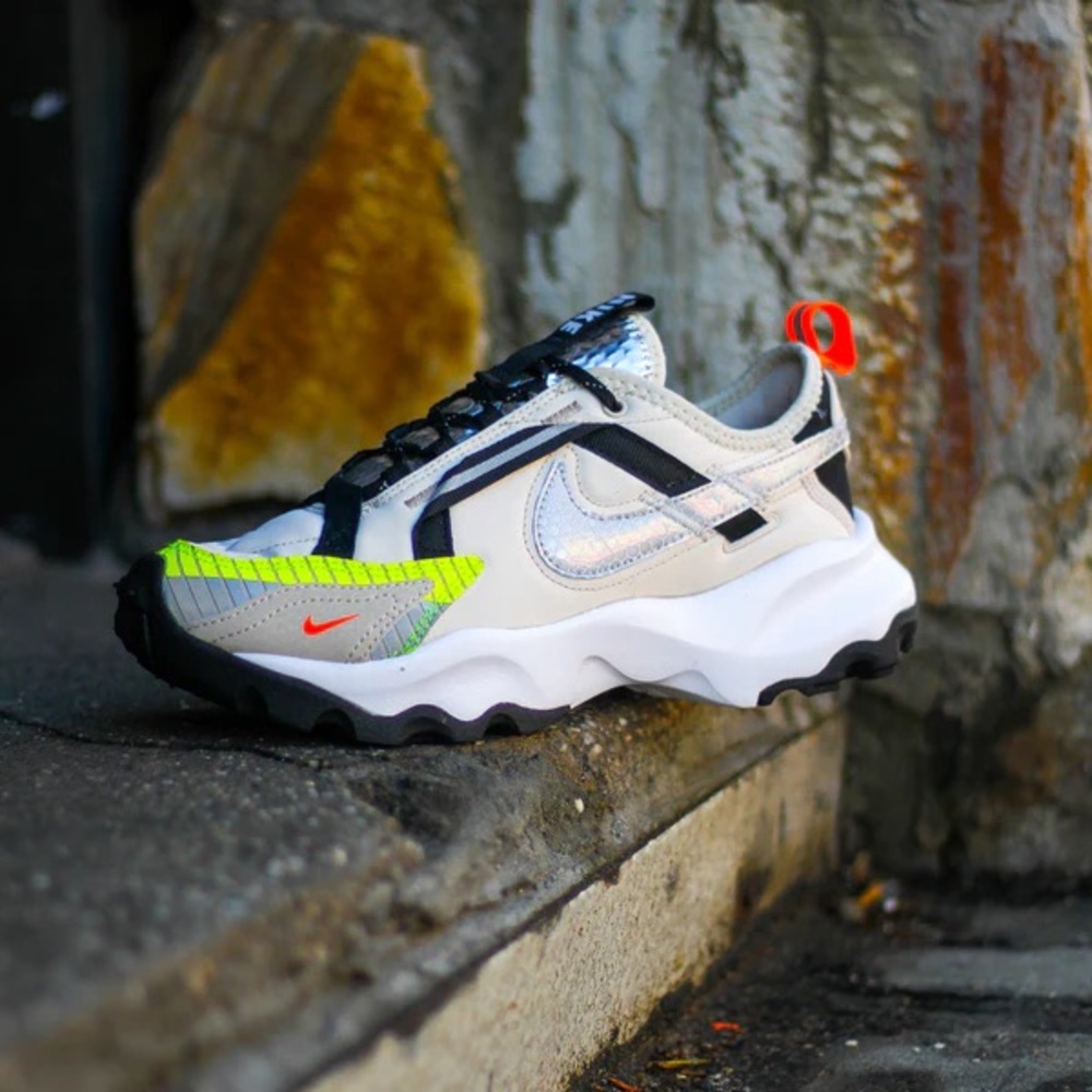 Nike TC 7900 LX Light Orewood Brown/Reflect Silver women
